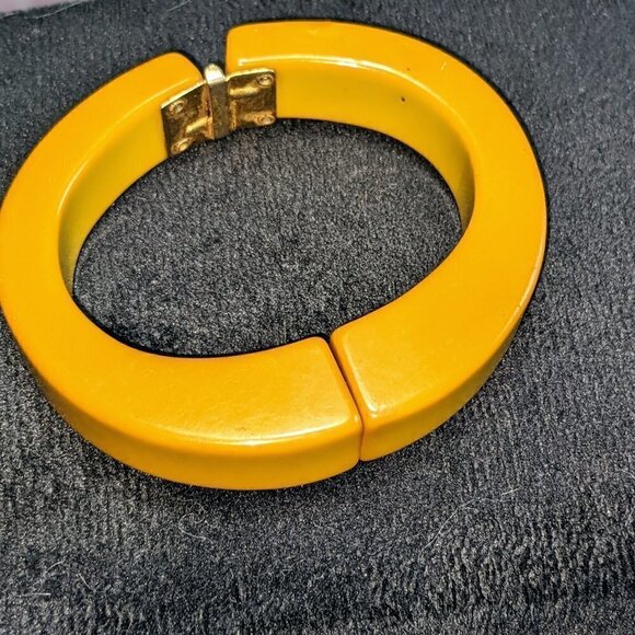 Bakelite 1940s Butterscotch Bracelet - Picture 8 of 11